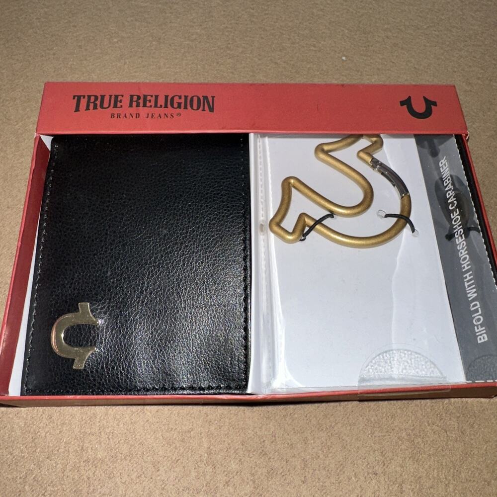 NEW True Religion Men's Genuine Leather Black Bifold Wallet w/ Carabiner